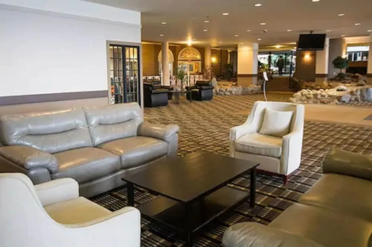 Ramada Edmonton Hotel & Conference Centre