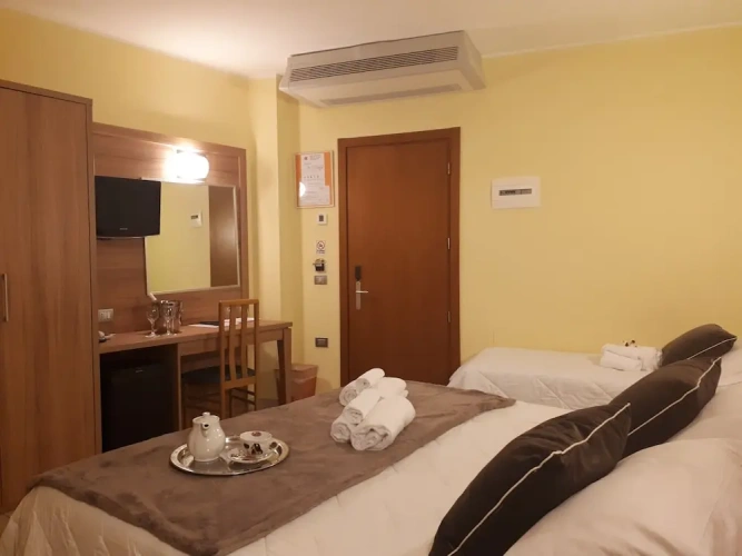 Standard Triple room