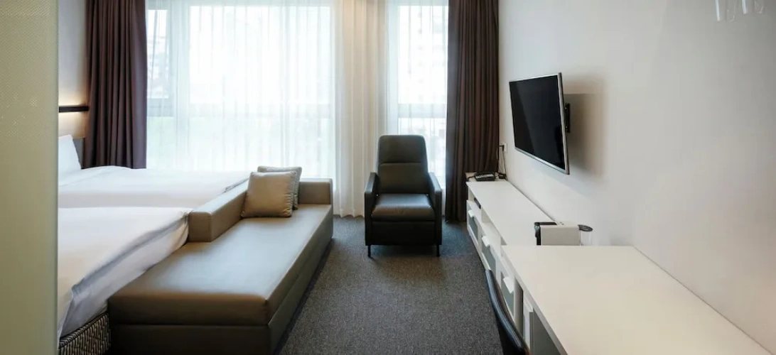 Grand Twin Family room