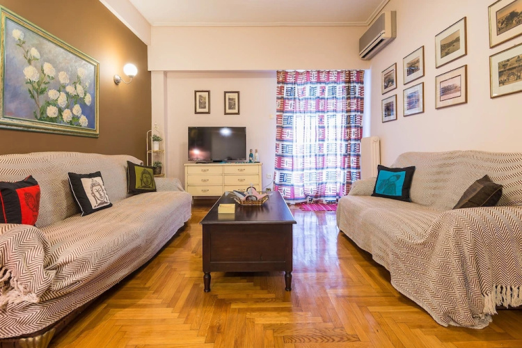 Comfortable Central Athens Flat by Cloudkeys