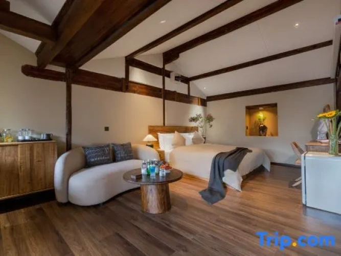 2 Bedrooms Standard Family room