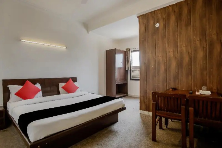Capital O 25053 Hotel Devi Palace