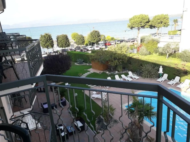 Standard Double room with balcony and with lake view