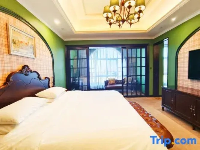 Quintuple Suite with garden view