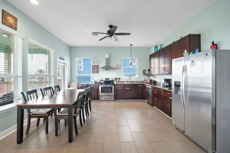 Sunny Beach House by Ryson Vacation Rentals
