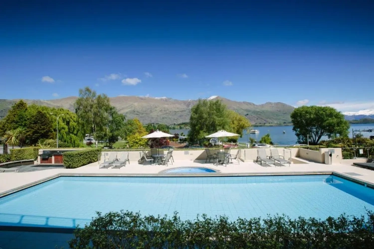 1 Bedroom Apartment with pool view