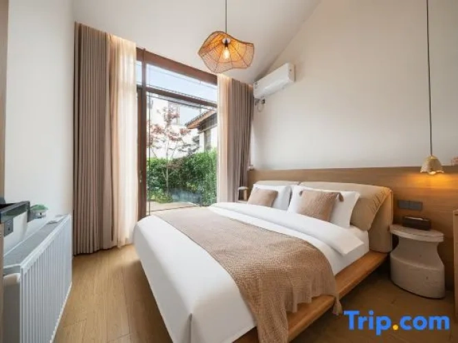 2 Bedrooms Villa