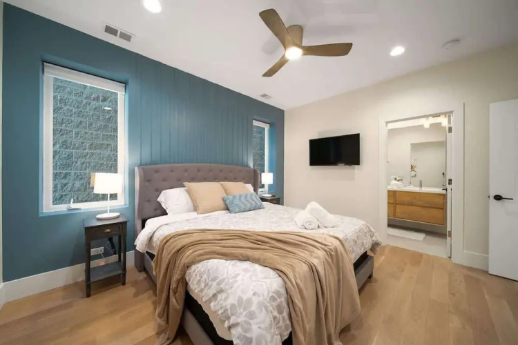 New 3 Bed by United Center w Parking Balcony