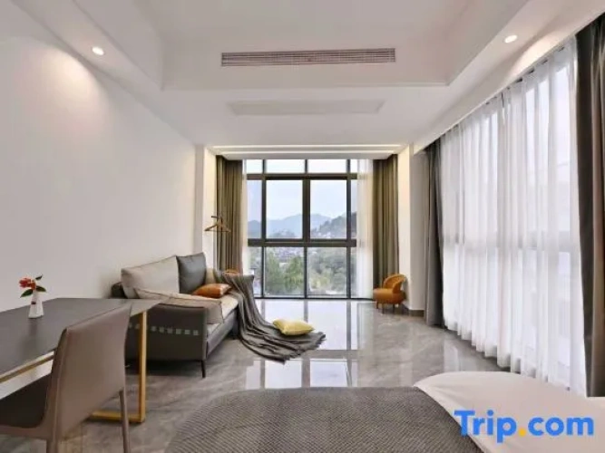 Deluxe Family Suite