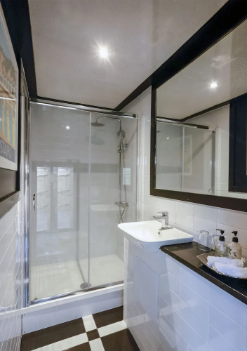 the sea lounge accommodation