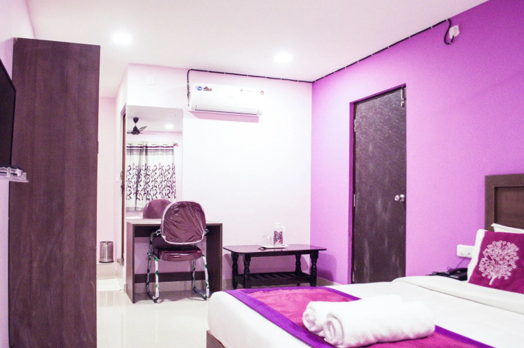 Sri Sai Suites by OYO Rooms