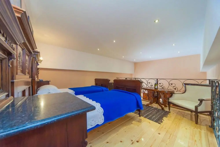 Amoret Apartments