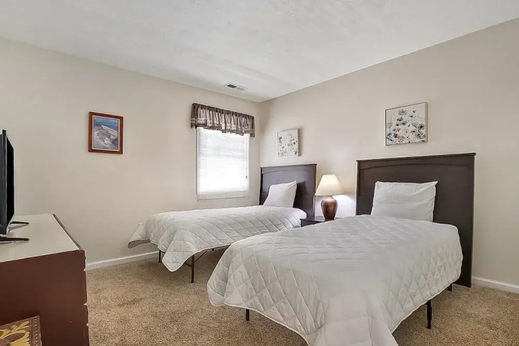 River Oaks 33f 2 Bedroom Condo