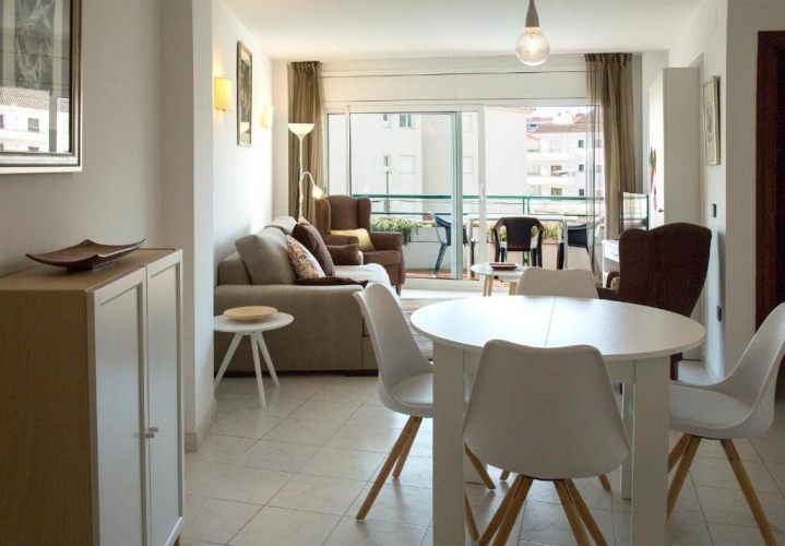Apartment with pool view