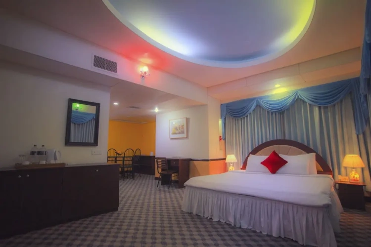 Royal Double Club Suite with city view
