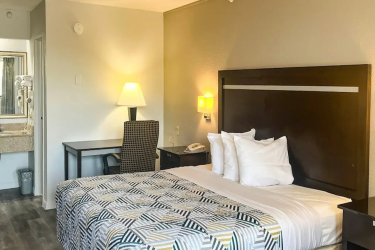 Studio 6  Suites Dallas. TX - Loop 12 West