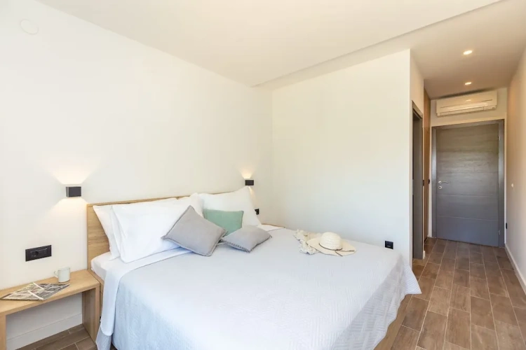 5 Bedrooms Premium Villa