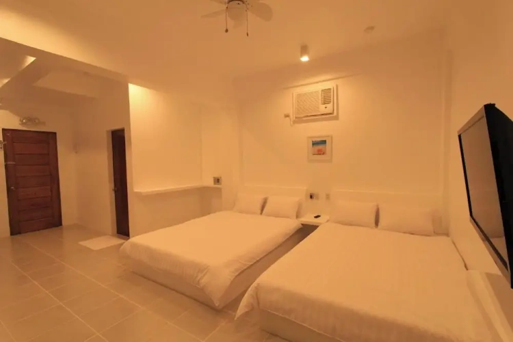 Standard room with pool view