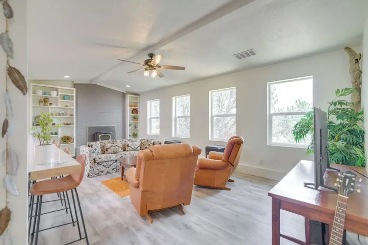 Tranquil Edgewood Retreat With Patio & Grill!