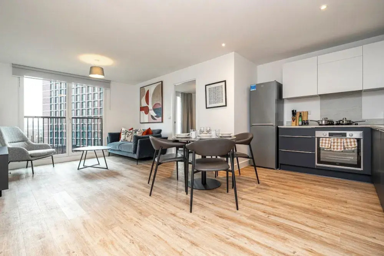 Waterside Flat in Central Leeds