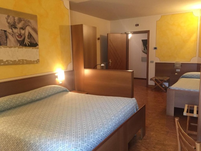 Standard Triple room