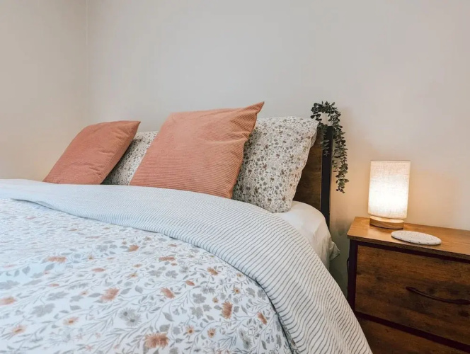 The Modern and Bright Warwick Way Apartment