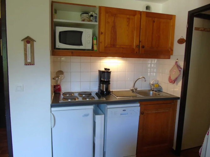 Lou Services Apartment CB19 LSI 001