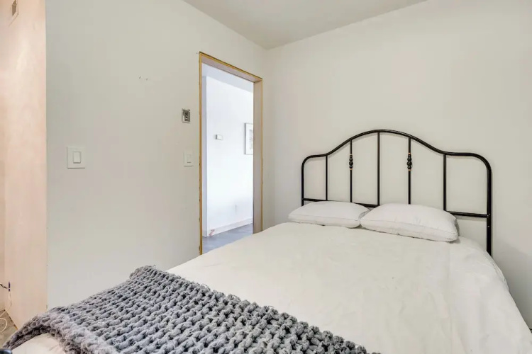 Mtn-view Getaway w/ Spacious Deck in Republic!