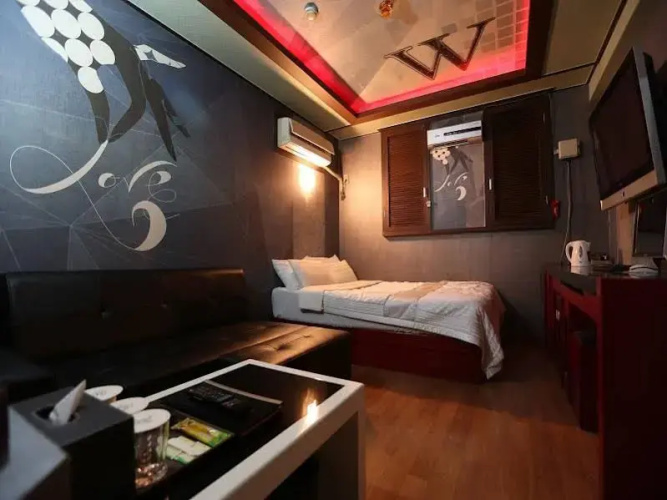 W Motel