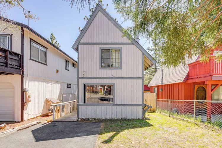 Near Lakes & Skiing: Cozy Sugarloaf Cabin W/ Yard - California