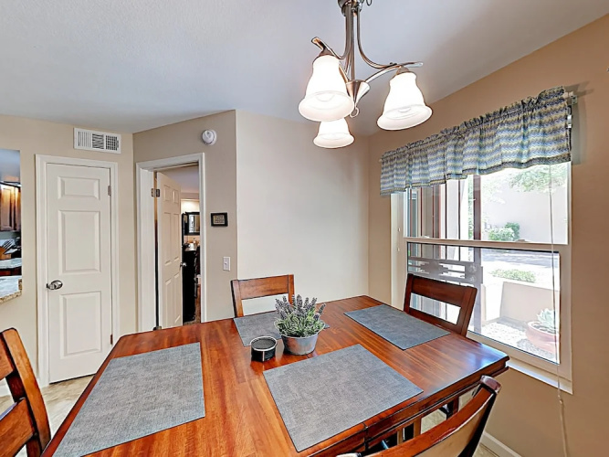 Stylish & Spacious Condo W/ Pool, SPA & Gym Condo