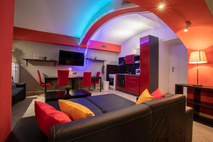 Party Underground with Pooltable