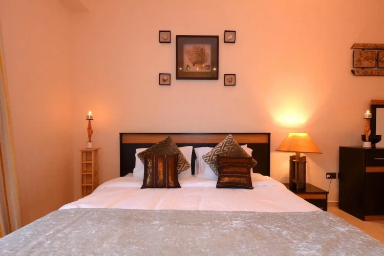3 Bedrooms Apartment
