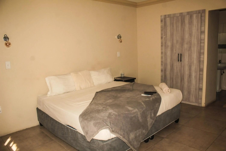 Ingwenya Guesthouse