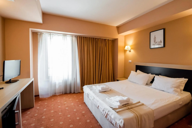 Hotel Oxford Inn & Suites