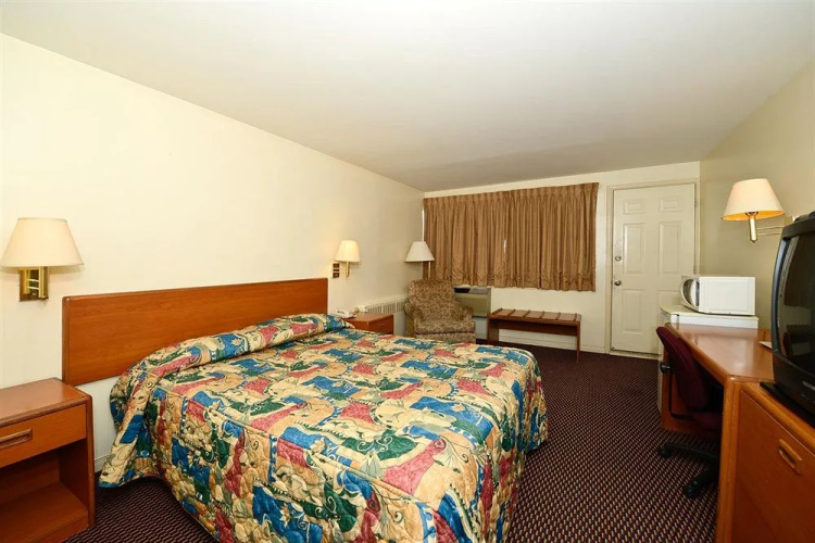 Travelers Inn