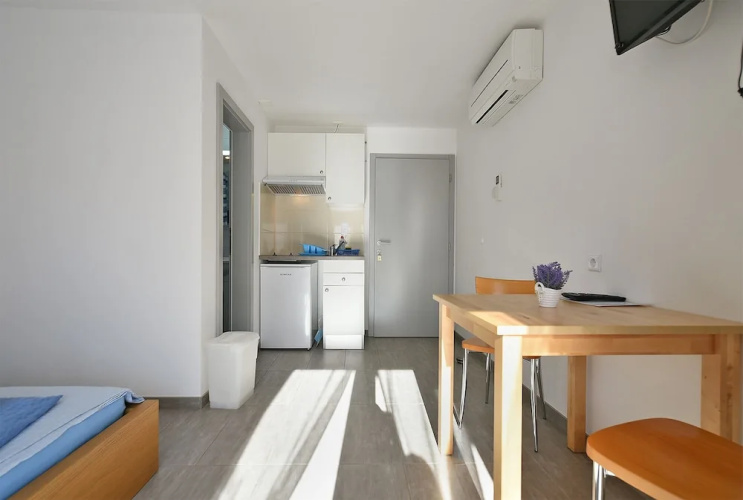 Apartment 1964