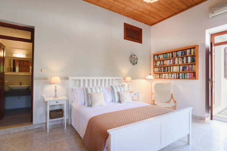Thea Villas & Suite