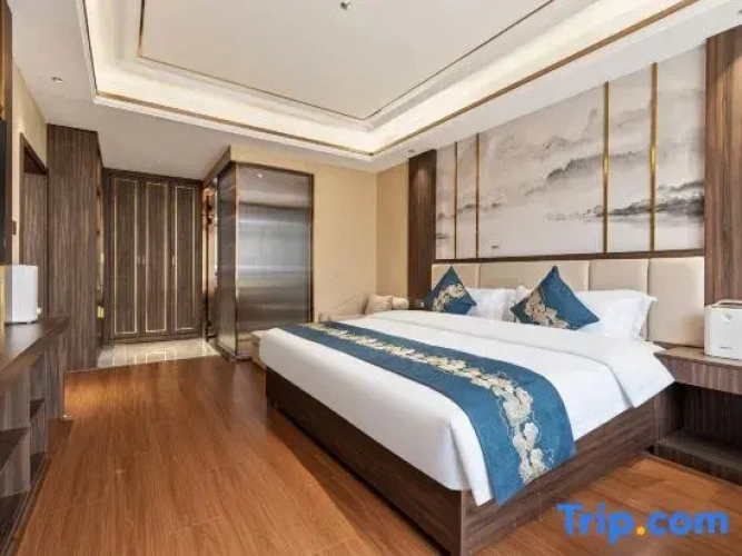 Deluxe Family Suite