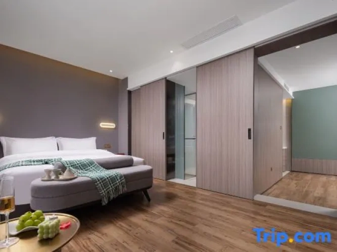 Quadruple Family Suite
