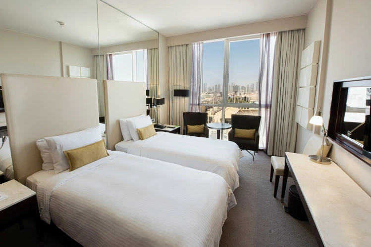 Centro Twin room with city view