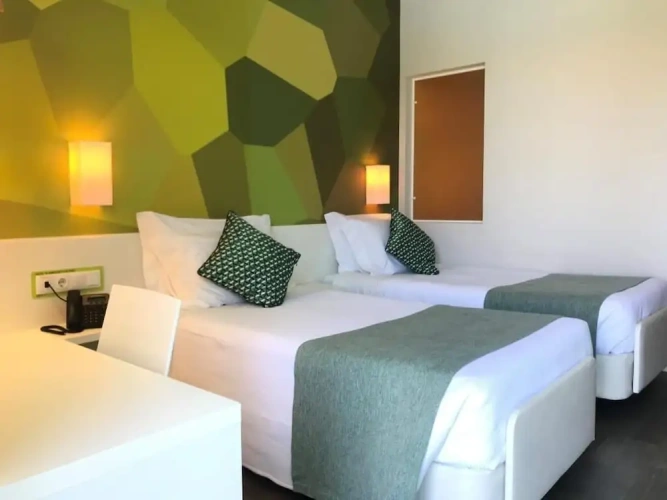 Standard Twin room with balcony