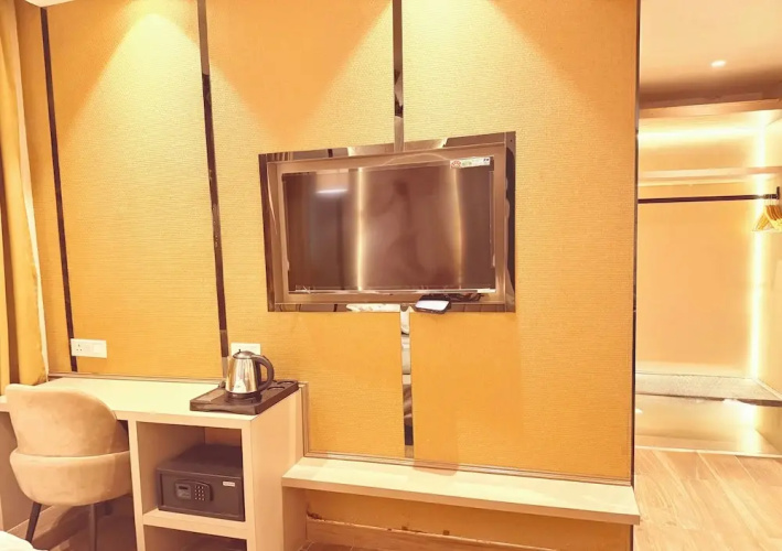 Lush Premier Hotel