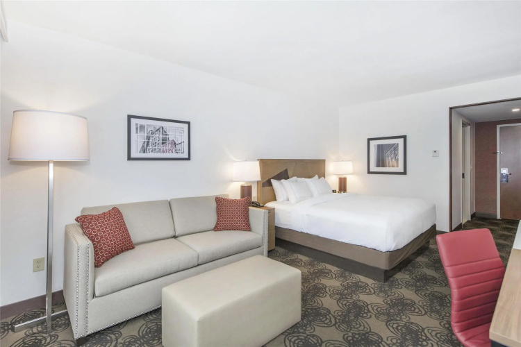 DoubleTree by Hilton Raleigh - Cary photo 8