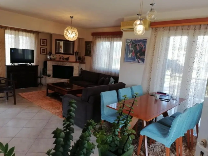 3 Bedrooms Villa