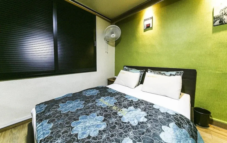Sunflower Motel
