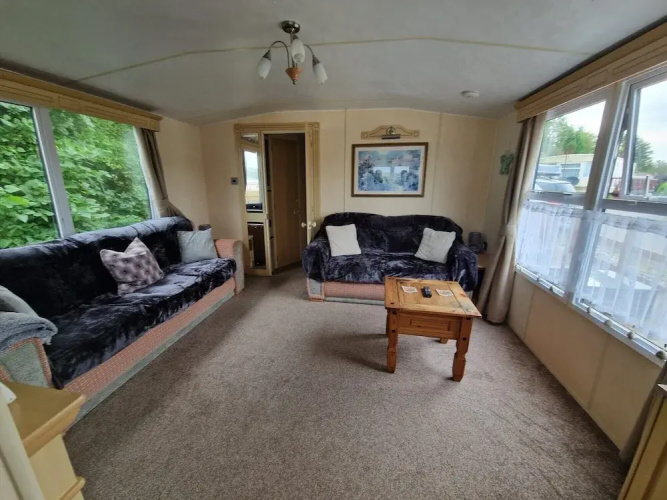 2 Bed Caravan - Sleeps 6 - Pets - Pool - Parking