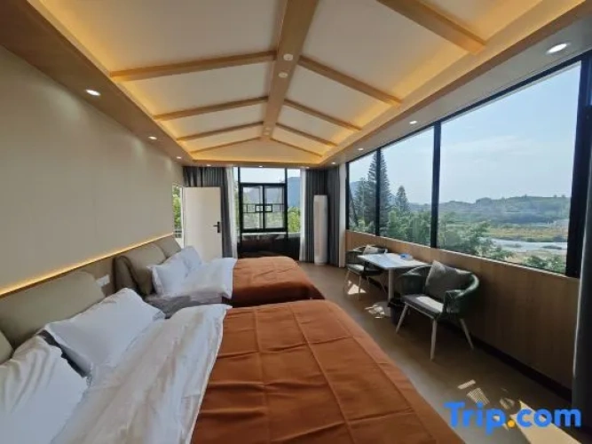 Standard room with lake view