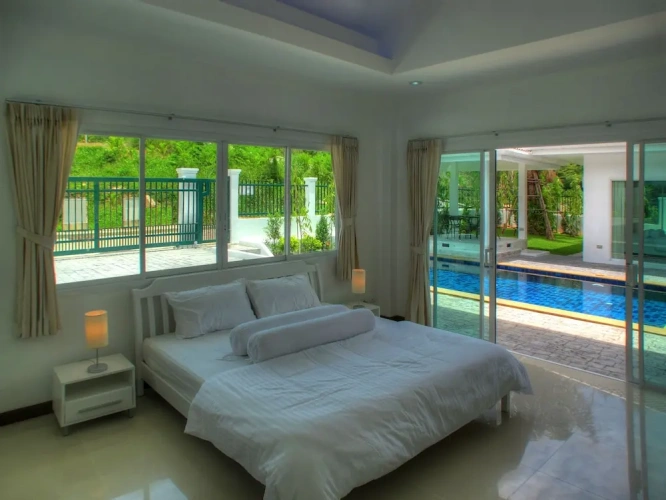 4 Bedrooms Villa