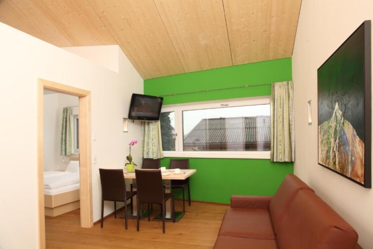 2 Bedrooms Apartment